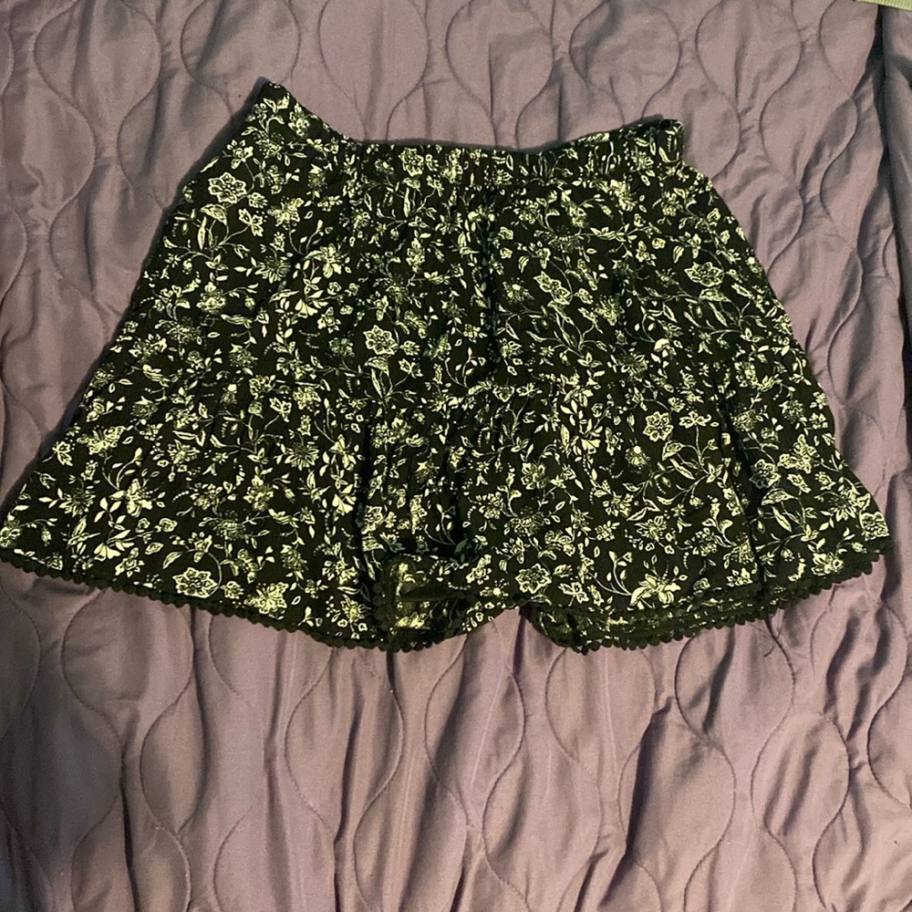 Black and white mini flowy skirt